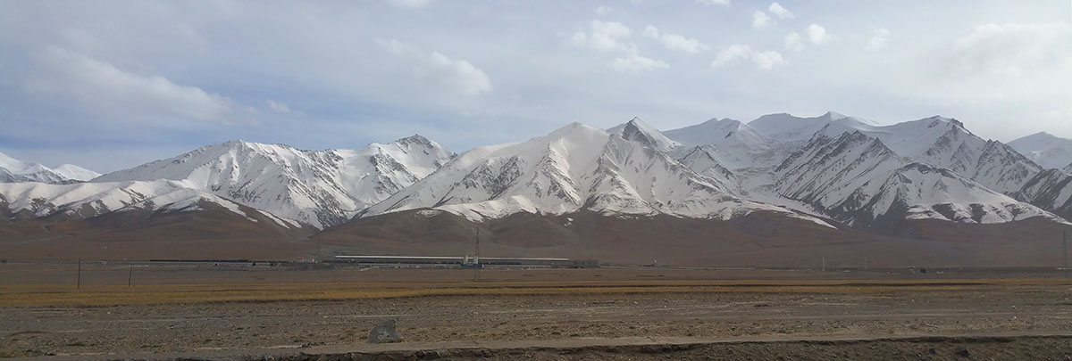 Mountains on the Tibetan Plateau